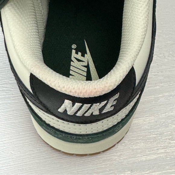 Nike Dunk Low Womens Green Snake FQ8893-397 Size 11W/9.5M Brand New 💯 Authentic - Picture 9 of 13